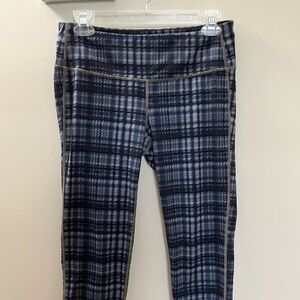 Athleta Plaidness gray and black Capri leggings